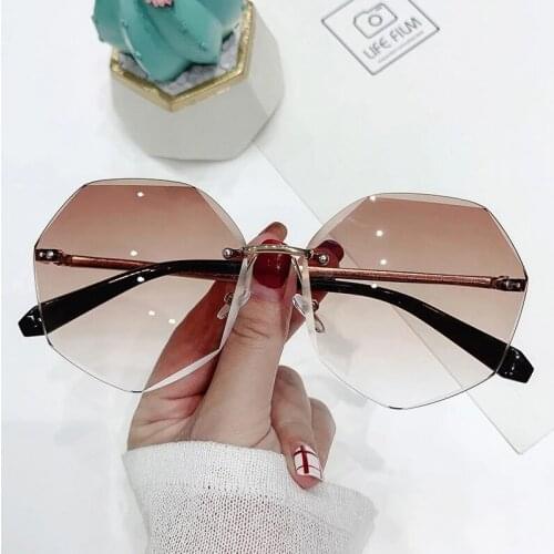 Luxury 2021 Fashion Tea Gradient Sunglasses Women Ocean Water Cut Trimmed Lens Metal Curved Temples Sun Glasses Female UV400