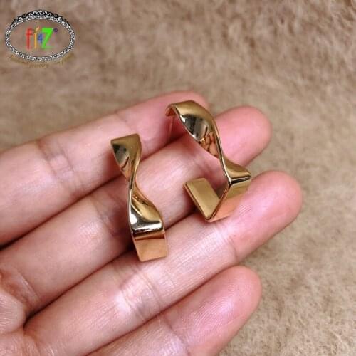 F.J4Z Punk Chic Earrings for Woman Fashion Twisted Alloy Irregular Stud Earrings Ladies Antiallergic Earrings Dropship