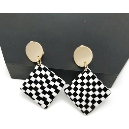 Geometric Black And White Mixed Color Resin Eelgant Clip Earring