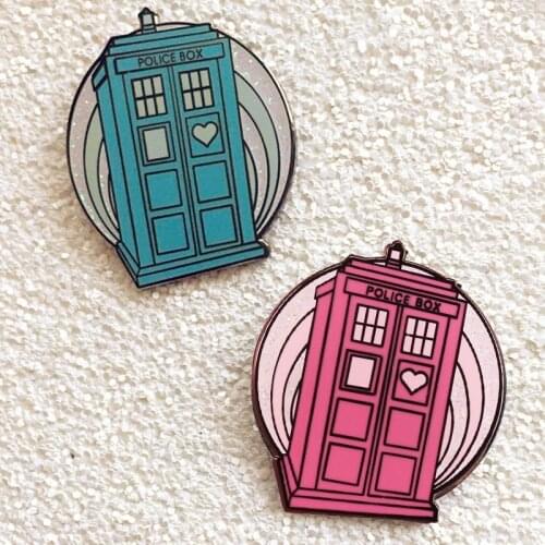 Dr Who Police Box Tardi Time Machine Enamel Brooch Pins Badge Lapel Pin Brooches Collar Jeans Jacket Fashion Jewelry Accessories