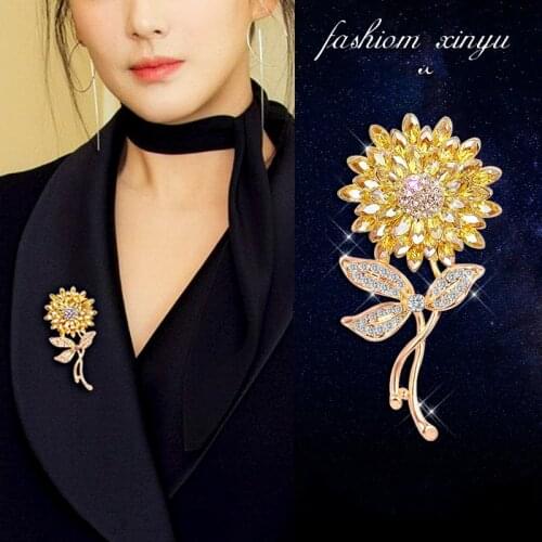 Brand Classic Crystal Rhinestones Big Daisy Flower Brooches for Women Coat or Wedding Bouquets