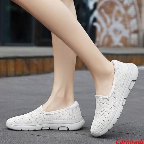 Lightweight Breathable Soft Casual Shoes Women Outdoor Fashion Big Size 42 Mother Fitness Sneakers Ladies Non-slip Walking Shoes