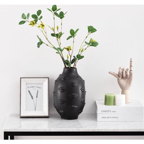 Art Design Flower Vase With Relief Lips Black White Color Home Ceramic Vase Sample Room Decor Designer