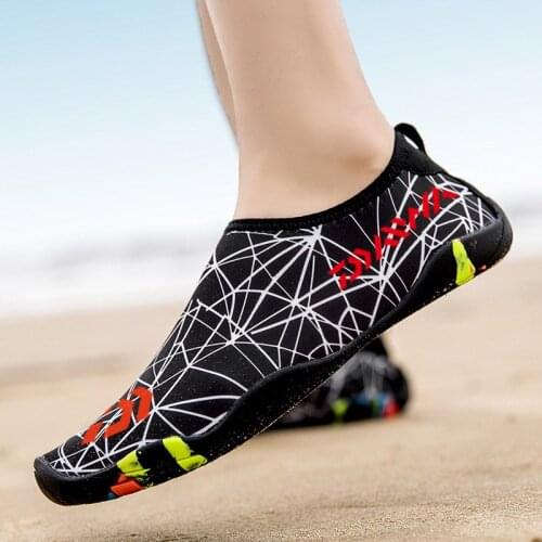 2019 New Dawa Fishing Shoes Men Beach Outdoor Wading Shoes Swimming Slipper On Surf Woman Quick-Drying Daiwa Fishing Water Shoes