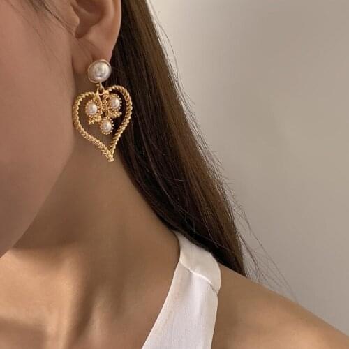 Womens Earrings Vintage Pearl Big Love Heart Pendant Gold Colors Metal Geometric Woman Accessories Fine Women Earring Jewelry