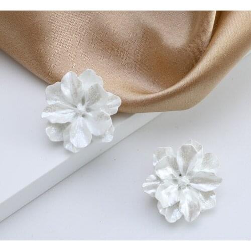 2020 Japan And South Korea Burst Ear Clip Temperament Simple And Elegant Super Fairy Pure White Flowers Painless Ladies Ear Clip