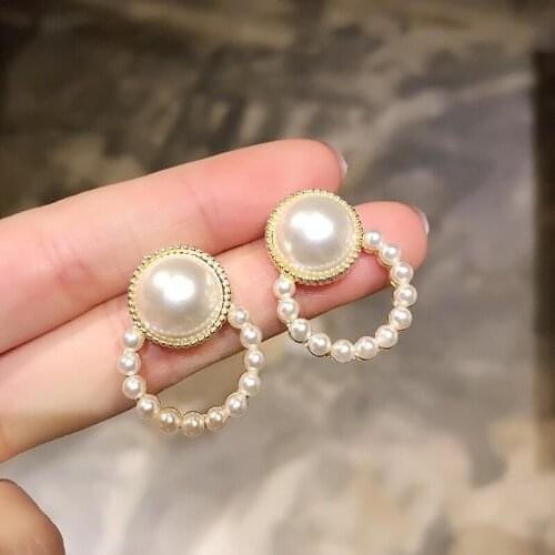 2020 New Womens Earrings Delicate Elegant Geometry Round Pearl Earrings for Women Bijoux Korean boucle Gifts Jewelry Wholesale