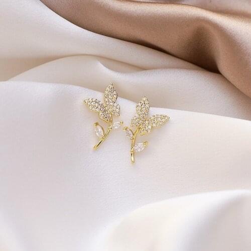 2021 New Contracted Trend Metal Flowers Modelling Senior Drop Earrings Fashion Fresh Shiny Crystal Elegant Sweet Women Earrings