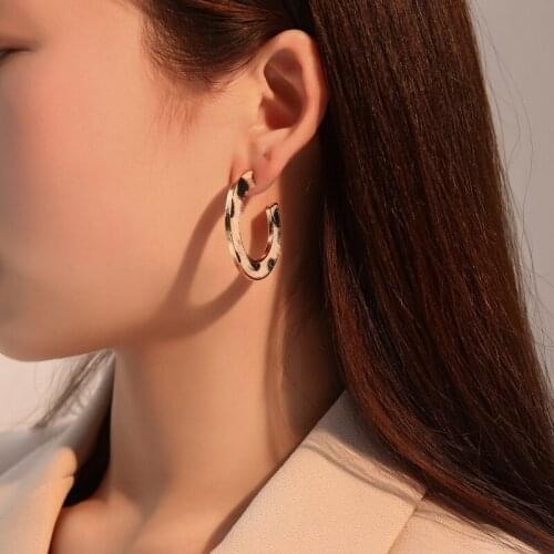 Wholesale New Style Cool Leopard C- Shaped Earrings Simple Temperament PU Leather Trend Retro Ear Stud Female Wholesale