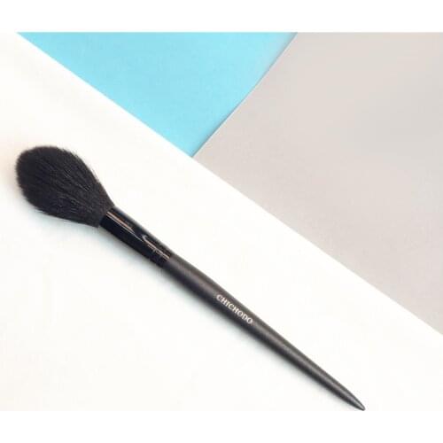 CHICHODO Pro Large Blending Brush - Precision Powder Highlighter Brush - Beauty Makeup Blending Tool