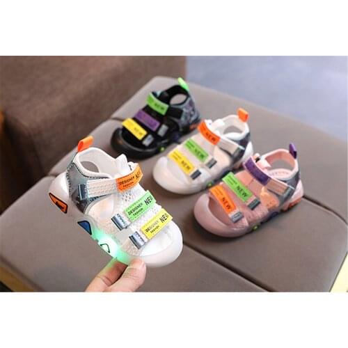 2021 LED Flashing Sandalias Beach Shoes Summer New Anti-kick Girls Sandals Boys Soft Bottom Childrens Shoes Lightweight