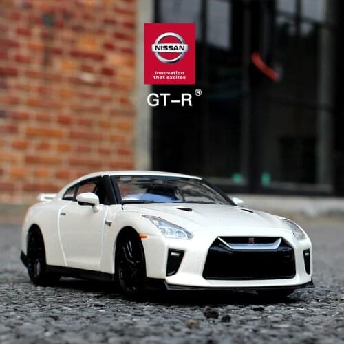 Bburago 1:24 2017 Nissan GTR car Die casting model car alloy car model simulation car decoration collection gift toy