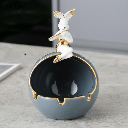 European Ceramic Astronaut Rabbit Ashtray Cute Animal Anti-ash Large Capacity Home Car Ashtray Art Living Room Office Decoration