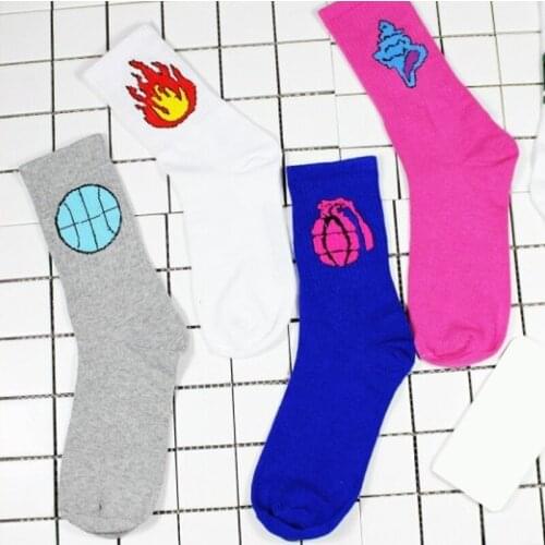 Hot Selling Korea Fashion Cotton Print Socks Women Autumn Winter Simple Cute Warm Outdoor Sports Medium Tube Men Female Socks