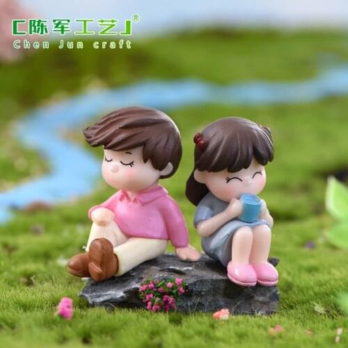 2pcs Sweet Couple Model Miniature Figurine Landscape Wedding Figurine Desktop Ornament Home Decor Wedding Gift Garden Decor
