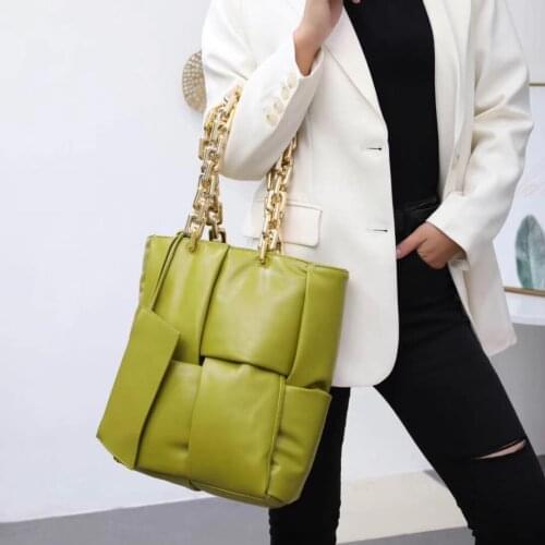 2020 net red same thick chain sponge woven one shoulder portable tote bag large capacity leisure bag