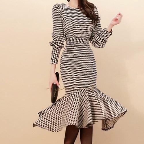2021 New Spring Women Wave Striped Office Work Suit O-nevk Blouses Tops and Bodycon Mid-calf Mermaid Skirts Two Piece Set