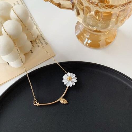 Cute Daisy Jewelry Summer Lady Women Pendant Necklace Choker Chain Leaf Flower