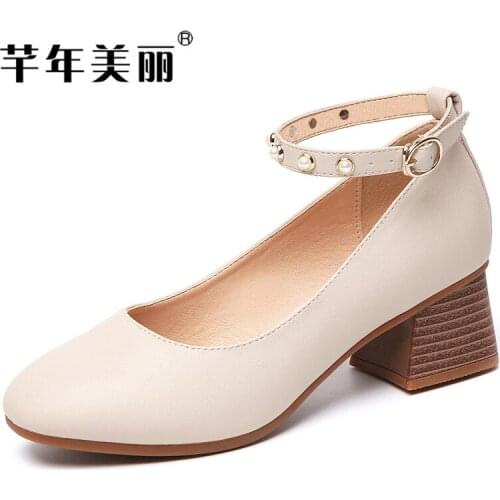 2019 autumn new pearl shallow mouth square head single shoes with a buckle with a thick with large size 40-41-43 yards