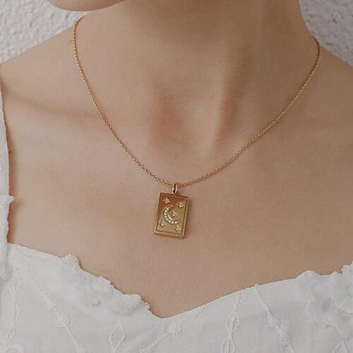 2021 Romantic Jewelry Gift Square Plate AAA Cz Filled Double Side Engraving Stars Surrounding the Moon Necklaces for Women