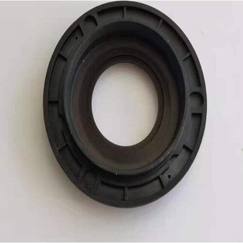 The Front Crankshaft Oil Seal is Suitable for Range Rover Discovery 5.0 model OEM LR010706