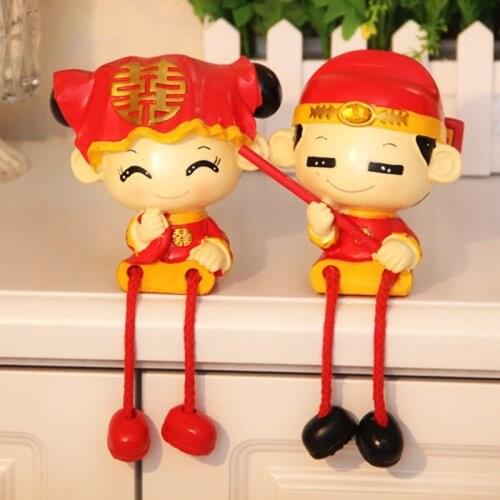 Chinese Resin Handicraft Home Decoration Lifting Foot Doll Decorates Lovers Bride And Groom Wedding Articles Exquisite Statues