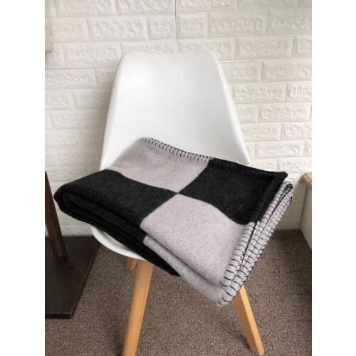 European and American nobles luxury thick black 1510 g H blanket shawl scarf, thick air conditioning sofa aircraft blanket shawl