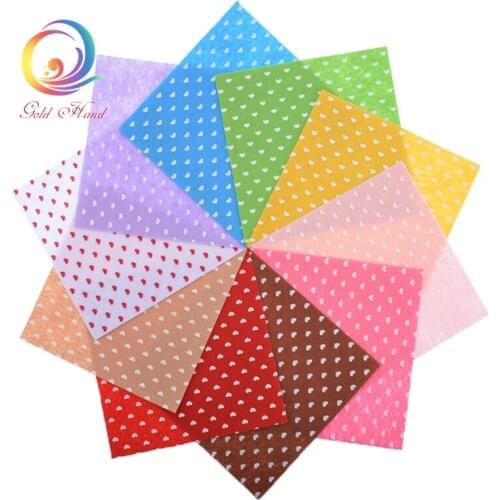 Gold HandPrinted Non Woven Fabric1mm Thickness Polyester Felt Home Decoration For Sewing Dolls Crafts 10pcs Heart Pattern30x30cm