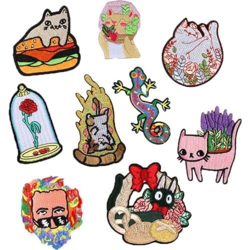 Cartoon Cat Embroidered Patches Iron on For Clothing Lizard Flower Appliques Kawaii Flower Cats Badges Coats Hats Shoes Parches