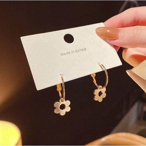 Korean Fashion Metal Hoop Earrings Unique Hollow Flower Geometric Earrings Ladies Party Accessories