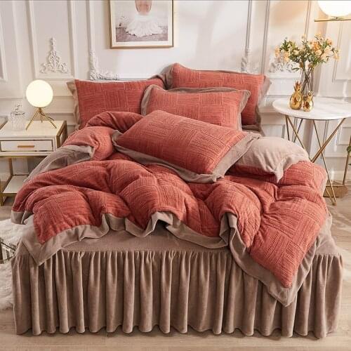 Modern Solid Color Velvet Bedding Sets Carved Comforter Duvet Cover Set Soft Bedskirt with 2 Pillowcases Queen King Size Warm