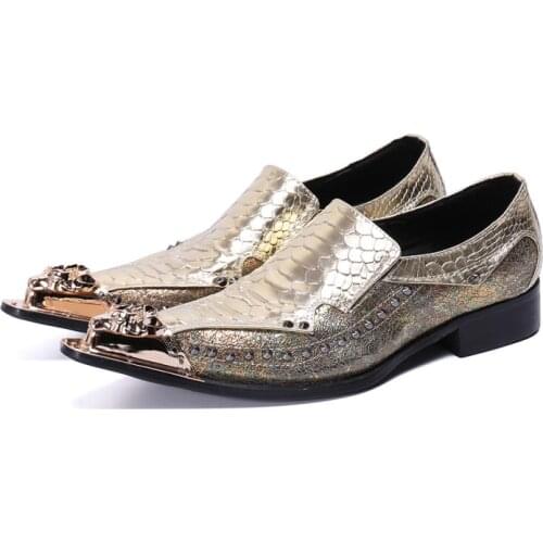 Luxury Patent Leather Casual Men Shoes Europe America Trndy Men Nightclub Bars Leisure Party Shoes Man Pointed Toe Slip On Shoes