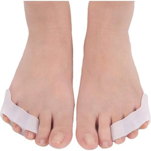 Silicone Toe Separator Foot Braces Support 3 Holes Little Toe Varus Corretcor for Overlapping Toe Foot Care for Men Women