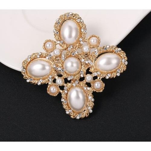 Retro Palace Brooch Badge Female Pearl Sweater Pins Clothes Metal Dress Pin for Women Scarf Buckle Accessories Mothers Day Gift