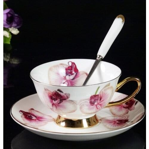 Royal Style Golden Top Grade Bone China Coffee Cup Elegant European Tea Cup Set And Saucer Afternoon Tea Teacup Nice Gift