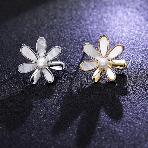 Classical Natural Shell Daisy Flower Brooches for Women Elegant Pearl Pin Coat Dress Pins Fashion Zircon Broche Christmas Gift
