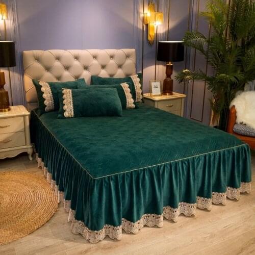 Vintage Green Lace Velvet Double Bed Cover King Size Bedspread Set Quilted Queen Bedskirt Ruffles Luxury with 2 Pillowcases