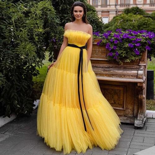 Gorgeous Yello Tulle A-Line Sleeveless Strapless Evening Dress Floor Legnth Tiered Black Belt Special Occasion Gowns