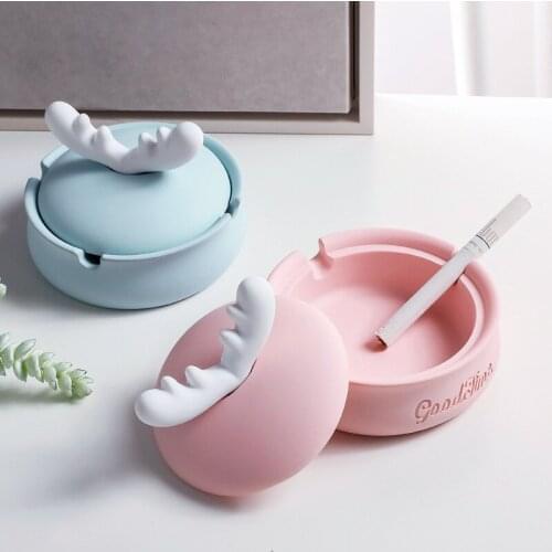 Resin Ashtray With Lid Deer Nodic Home Decor Desktop Smoking Cigar Ash Tray with Cigarette Holder Desk Accessories For Smokers