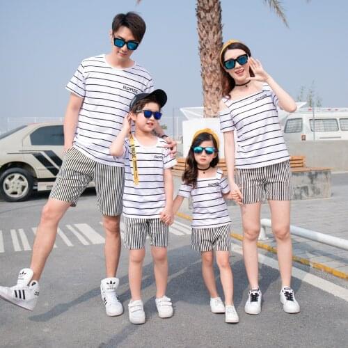 2020 Striped Family Look Mum Mama and Daughter Dress Mother Kids Son Outfits Father Daddy and Mini Me Shirts Clothes Family Pant