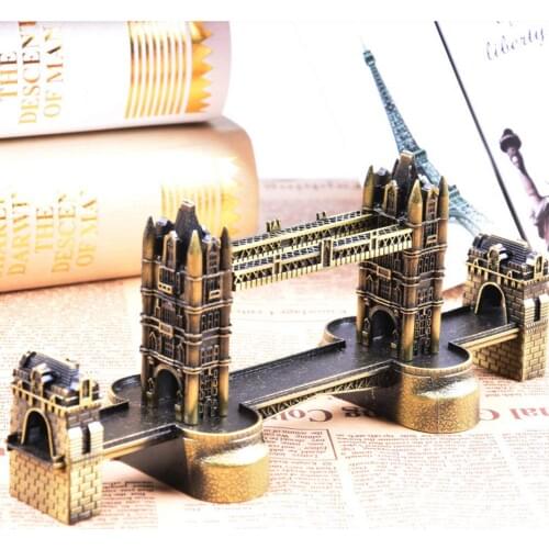 ERMAKOVA London Tower Bridge Statue Figurine Retro Metal Building Model London Bridge Figurine Decorative Iron Crafts Decoration