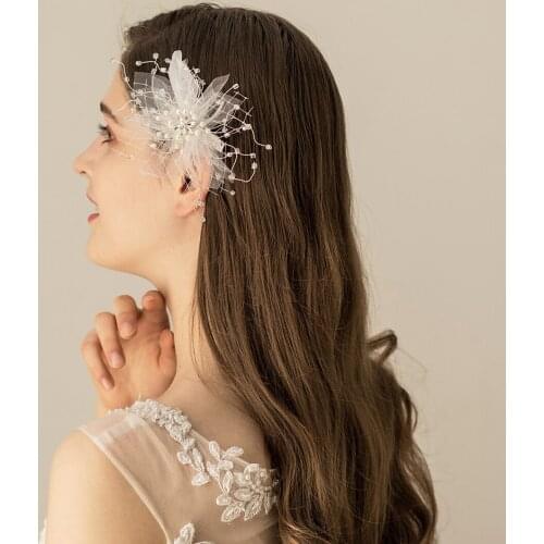 Elegant Bridal Headdress Silver Alloy Feather Mesh Flower Pearl Rhinestone Handmade Side Hairnip for Wedding Perform Studio O566