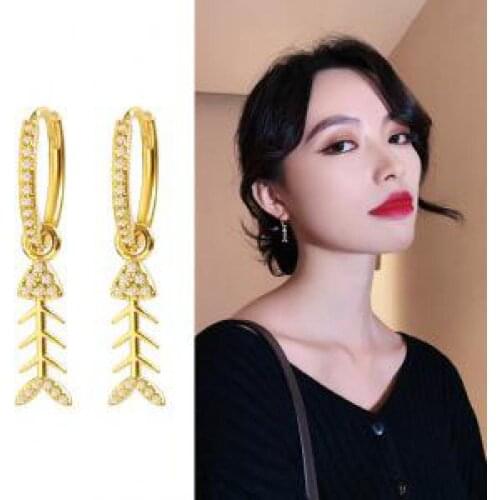 Sweet Girl Earrings Korean Fashion New Earrings Wild Simple Fish Bone Crystal Shiny Earrings Womens Wholesale Boucle D Oreille