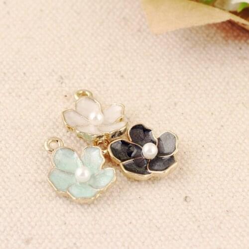 Wholesale 80PCs 40PCs Glitter Enamel Flower Charms Gold Tone Plated Oil Drop Pearl Core Floral Bracelet Charm Pendant Ornament