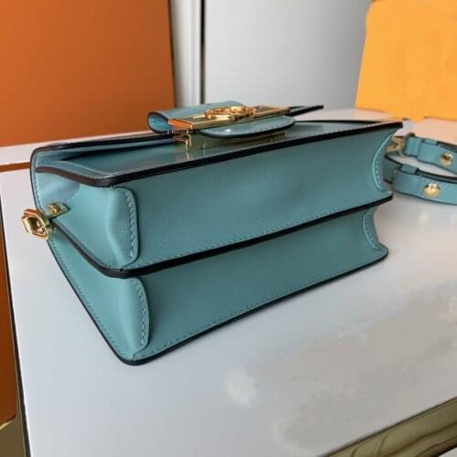 2021New Blue Luxury Leather Womens Hand Messenger Bag, High-Quality Hardware Accessories, Smooth Texture, Hot Sales On The List
