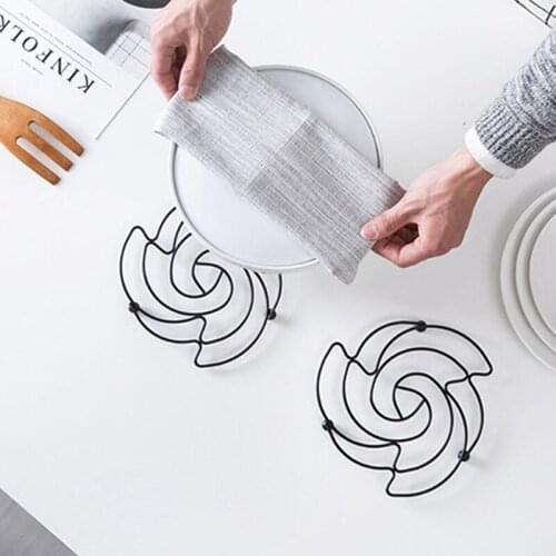 2PCS Iron Placemat Pan Pot Mat Holder Stand Hot Round Placemats Cookware Mats Drink Coasters Kitchen Gadgets