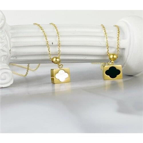 Japan-Korean red four-leaf grass titanium necklace INS tidal net red fashion temperament light luxury lock bone chain cold spot