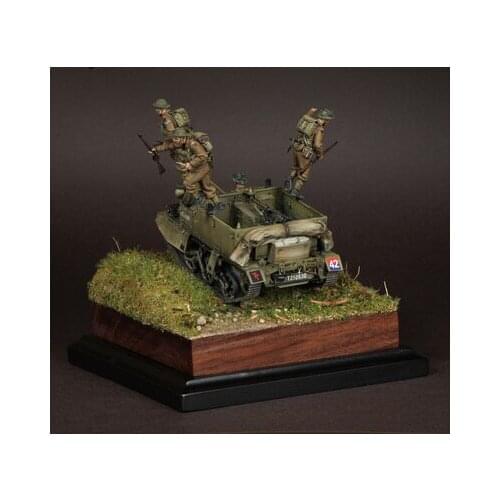 1/35 Scale Models WW2 4-Person Car Member Jumping Off The Car WWII Historical Figures Resin Unpainted Model Kit Free Shipping