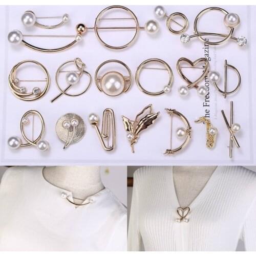 Simple Anti-light Pearl Heart Brooch Sweater Cardigan Curved Love Silk Scarf Buckle Collar Lapel Pin Jewelry Women Accessories