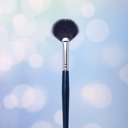 Professional Makeup Brush 1Pcs High Quality Wool Fan Shaped Micro Brush Theatre Makeup Kabuki Makeup Tools